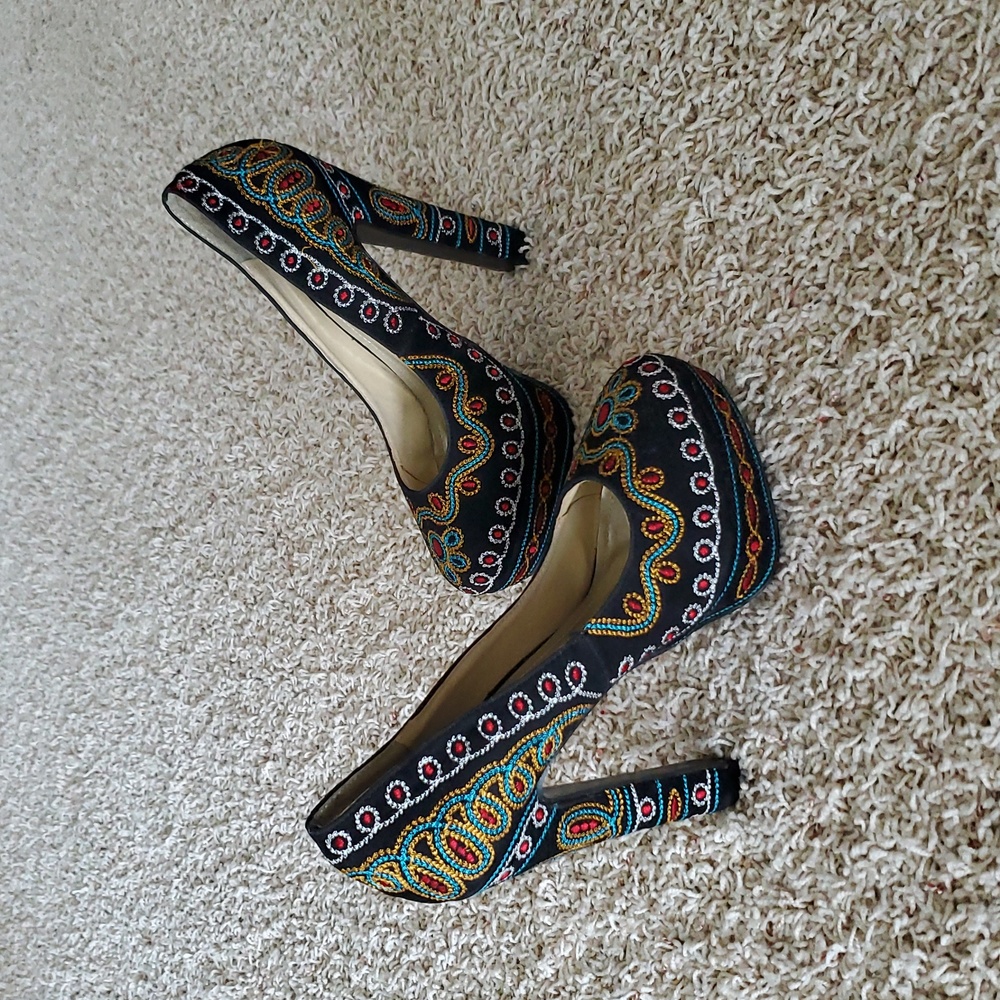DbDk Fashion Multicolor Embroidered Heels